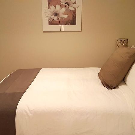 1-Bedroom Apartment Sweet #8 By Amazing Property Rentals 가티노 외부 사진
